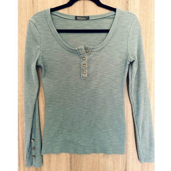 Long Sleeve Top - Picture 3 of 4